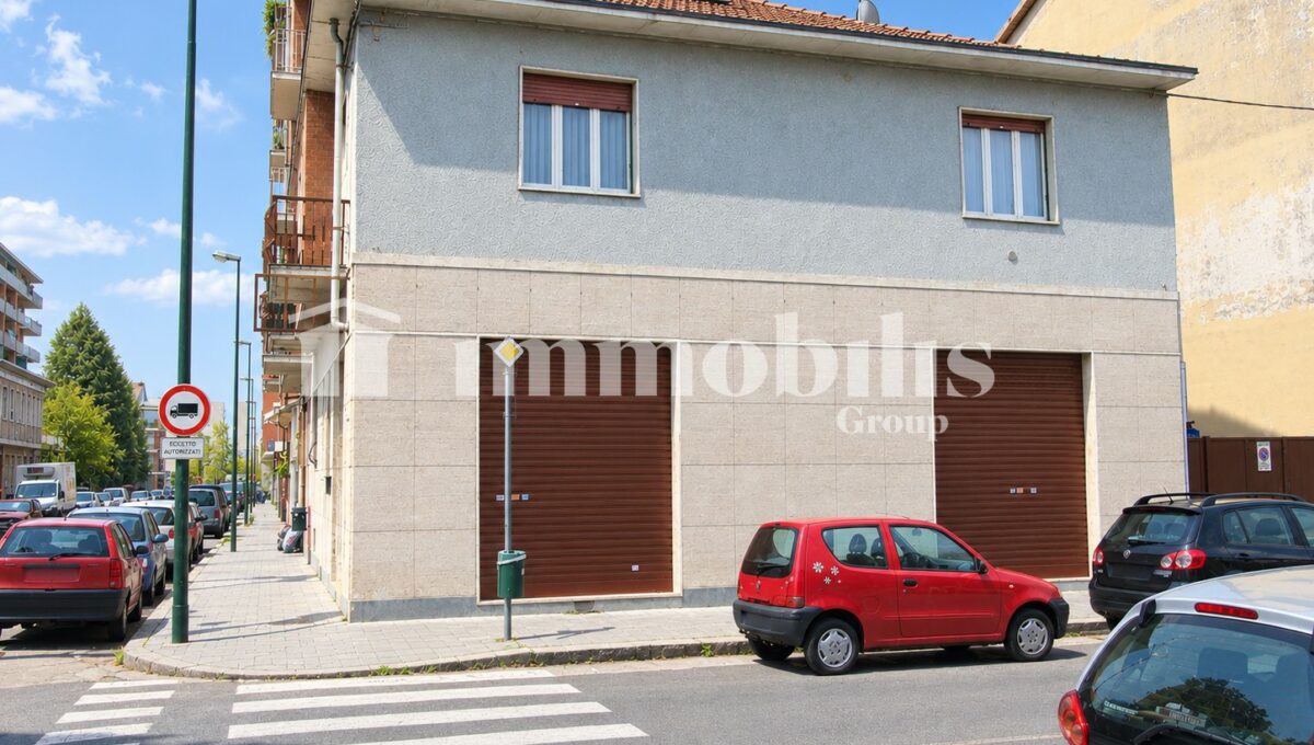 Angolo urbano soleggiato con attraversamento pedonale